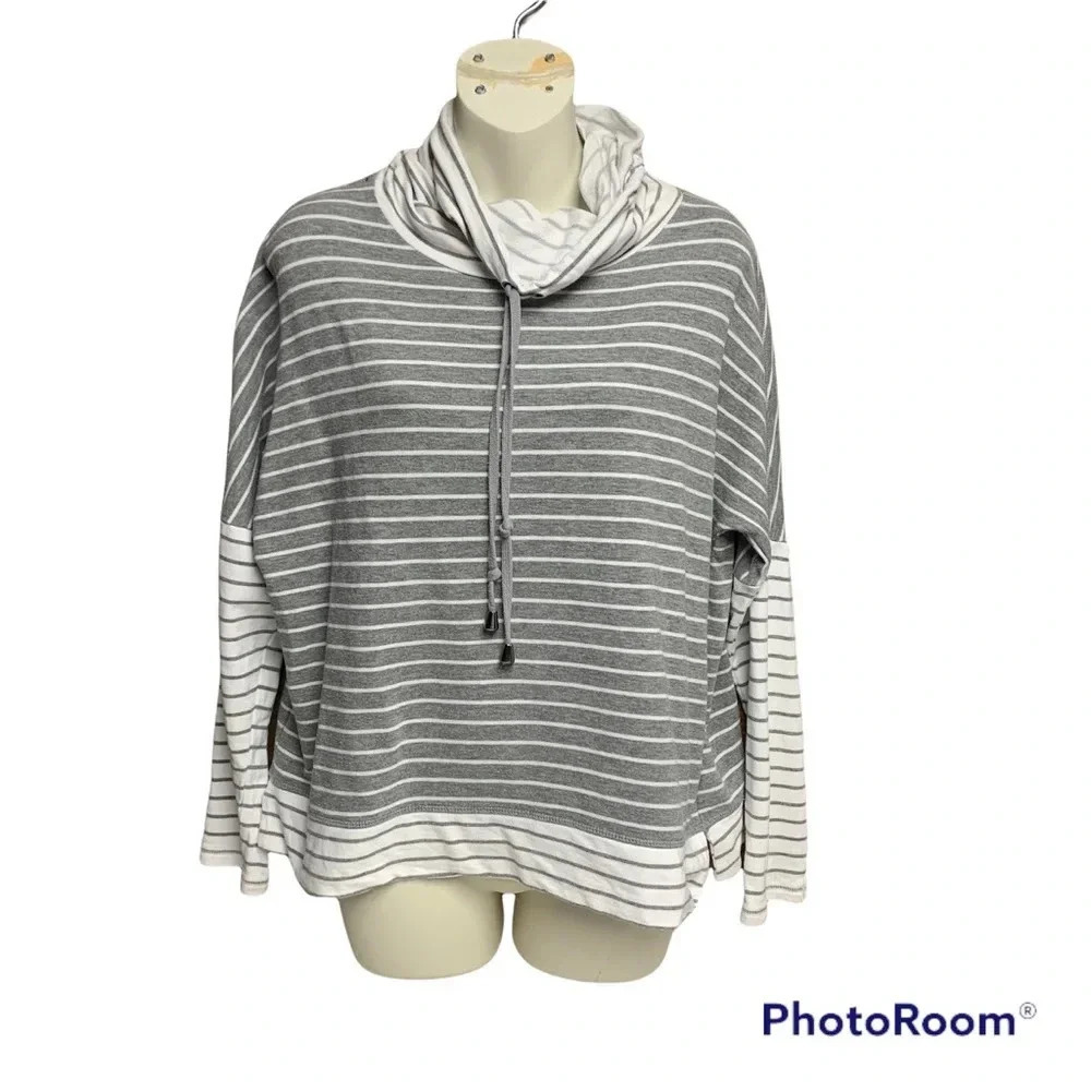 Cupio gray/white striped top with high neck.  Silver hardware on the strings M